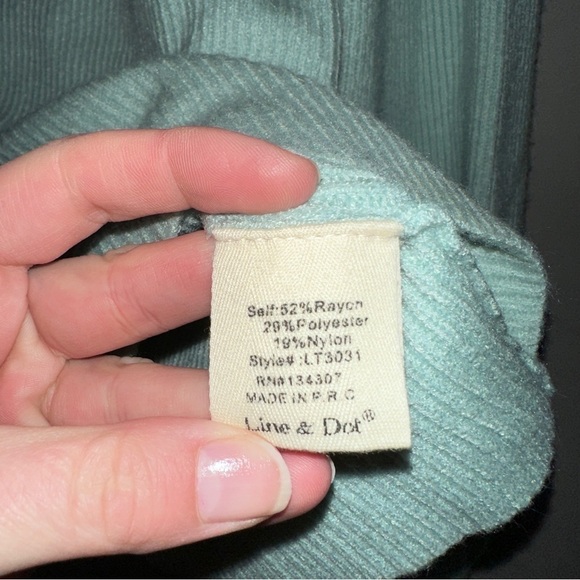 Revolve line + Dot Mock neck sweater - Picture 6 of 7